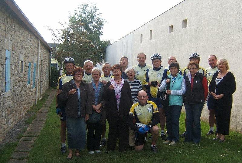 2010-06-12 10 02 Les cyclos et la logistique.JPG